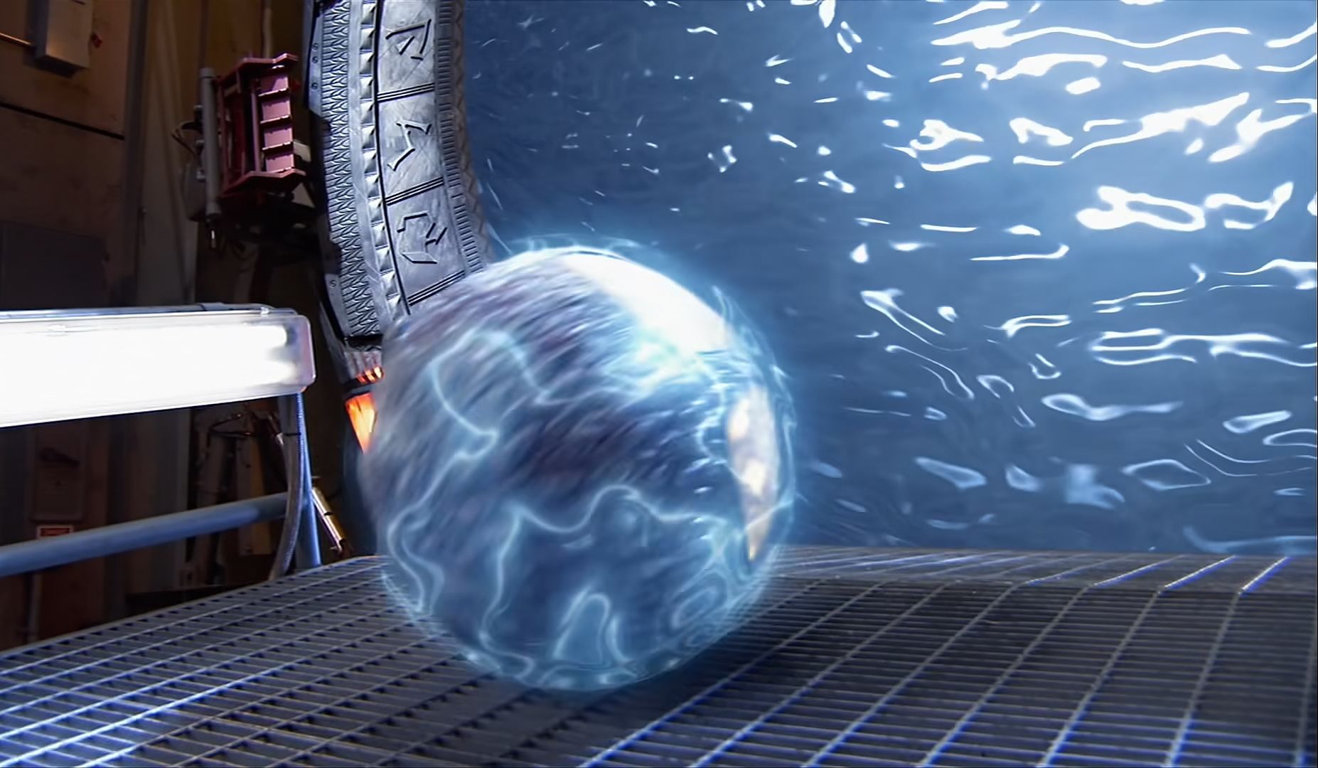 星际之门 通过星门传送到的wraith球体装置发出蓝色脉冲波让人员昏迷